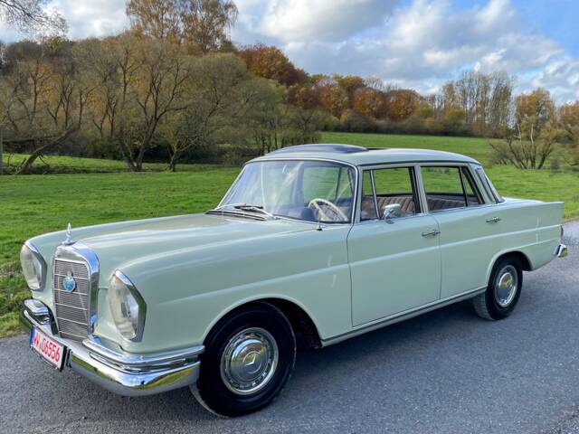 Mercedes-Benz 220 b