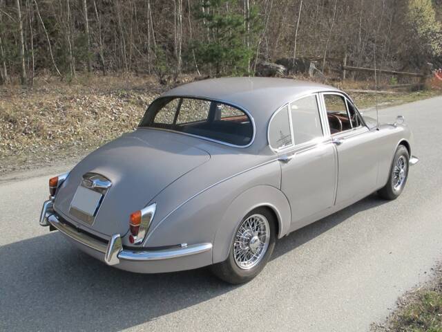 Jaguar 240