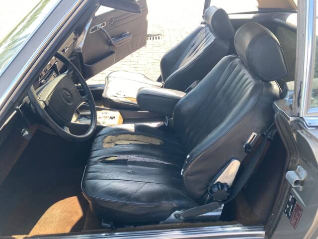 Mercedes-Benz 560 SL