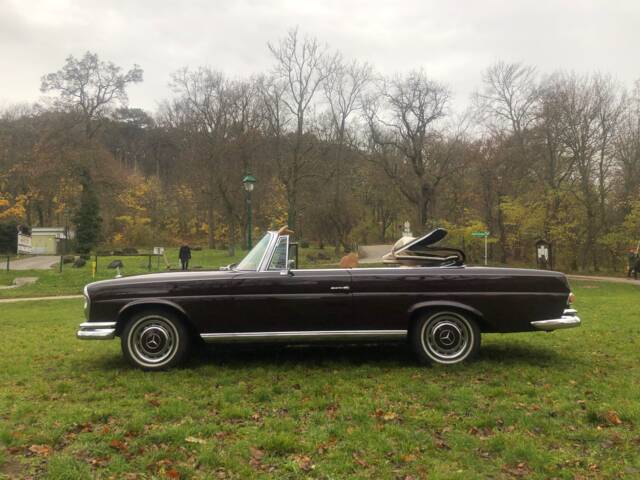 Mercedes-Benz 280 SE