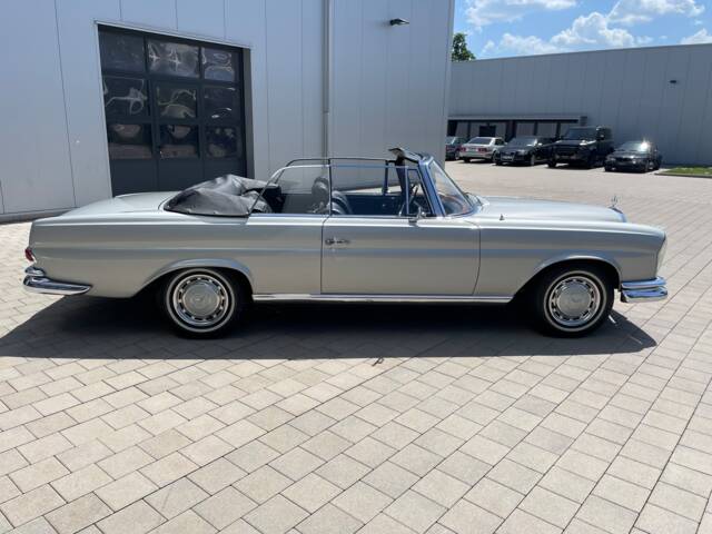 Mercedes-Benz 250 SE