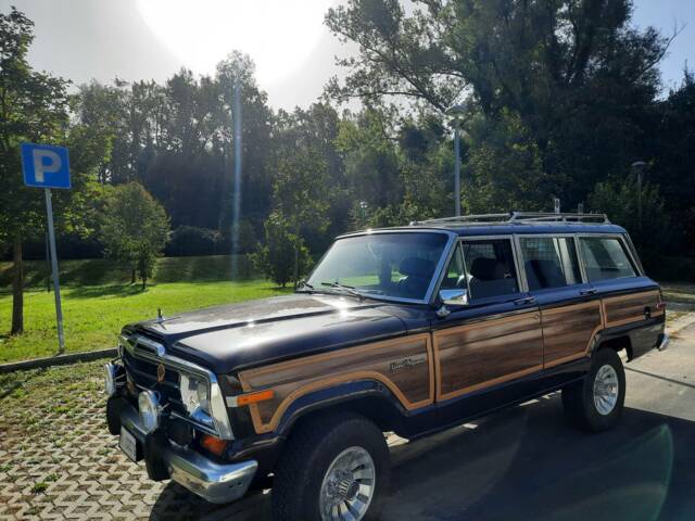 Jeep Grand Wagoneer