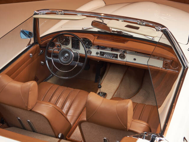 Mercedes-Benz 230 SL