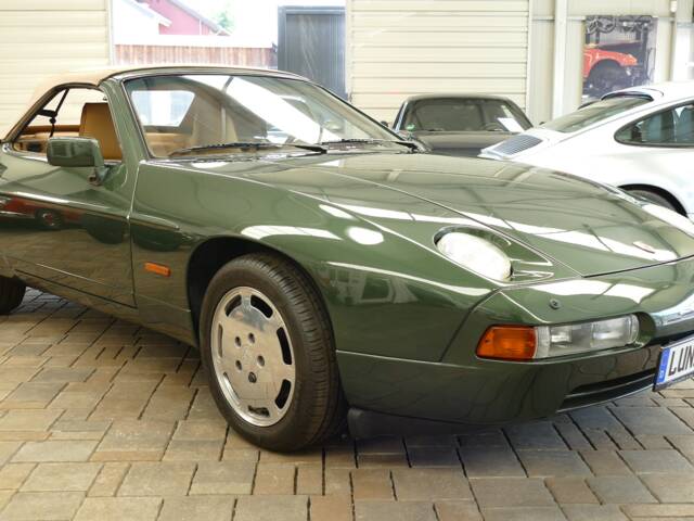 Porsche 928 S4
