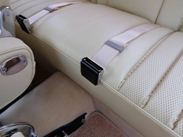 Mercedes-Benz 300 SE
