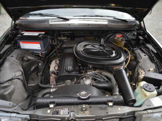 Mercedes-Benz 230 CE