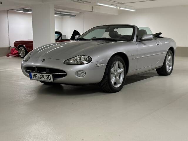 Image 1/17 of Jaguar XK8 4.0 (2002)