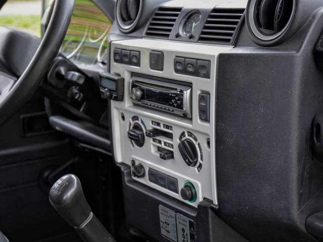 Land Rover Defender 110