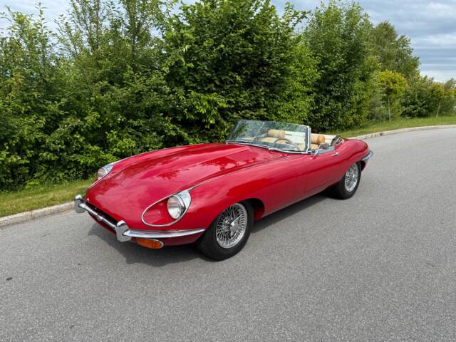 Image 1/35 of Jaguar E-Type (1969)
