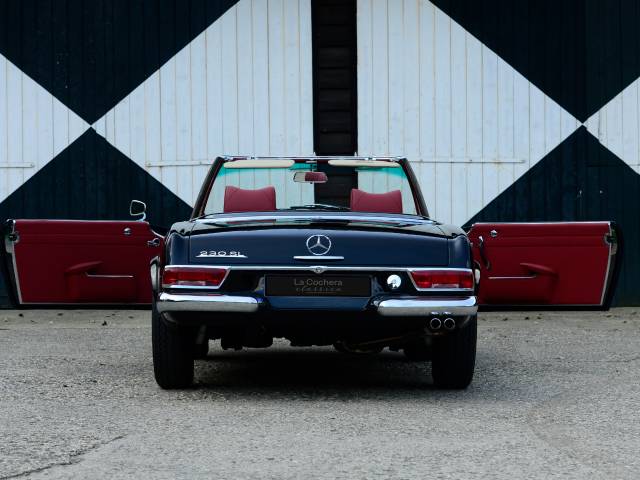 Mercedes-Benz 230 SL