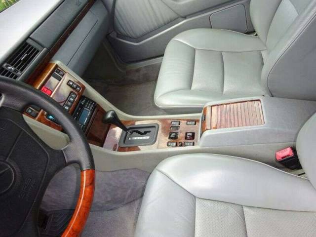 Mercedes-Benz E 320
