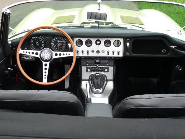 Jaguar E-Type 4.2