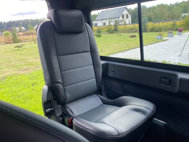 Land Rover Defender 90 Works V8 "70th Edition"