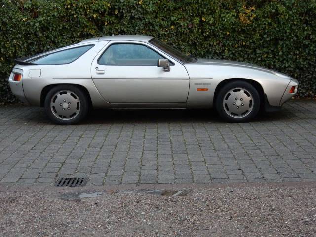 Porsche 928 S
