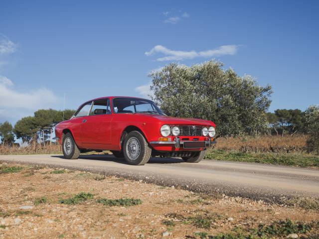 Bild 1/32 von Alfa Romeo 2000 GTV (1973)