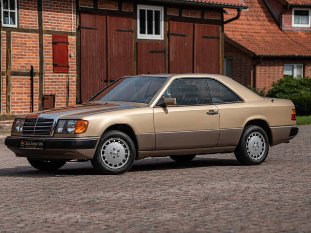 Bild 1/40 von Mercedes-Benz 300 CE (1987)