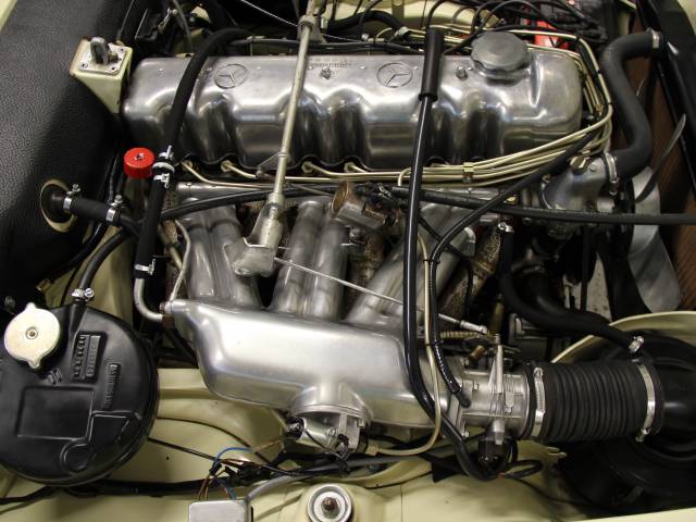 Mercedes-Benz 230 SL