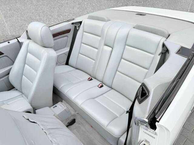 Mercedes-Benz E 320