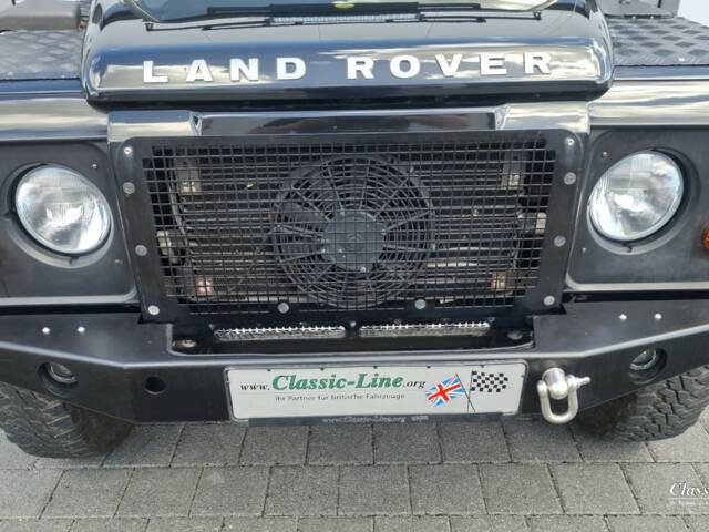 Land Rover Defender 110