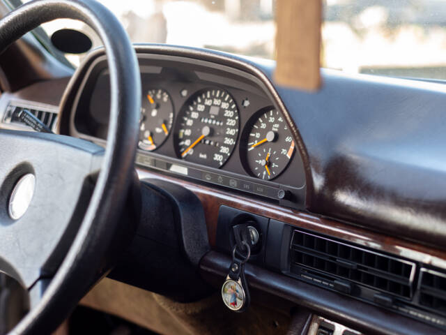 Mercedes-Benz 560 SEC