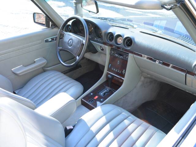 Mercedes-Benz 560 SL