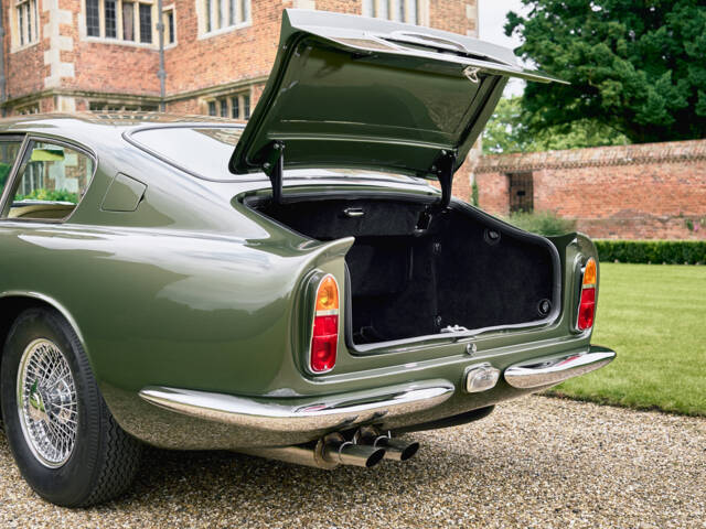Aston Martin DB 6 Mk II