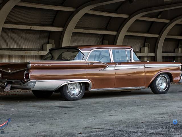 Ford Fairlane 500