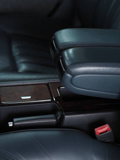 Audi A8 3.7 quattro
