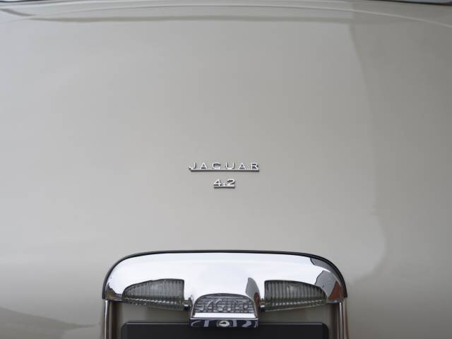 Jaguar Mk X 4.2