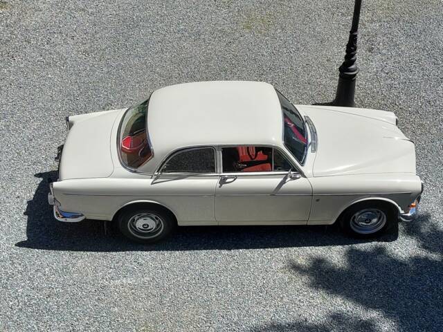 Volvo P 121