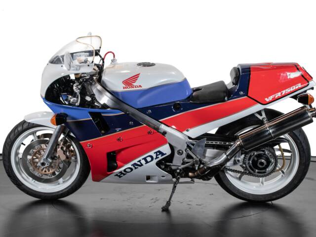 Honda VFR 750R RC 30