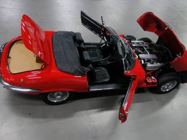 Jaguar E-Type V12
