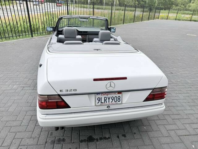 Mercedes-Benz E 320