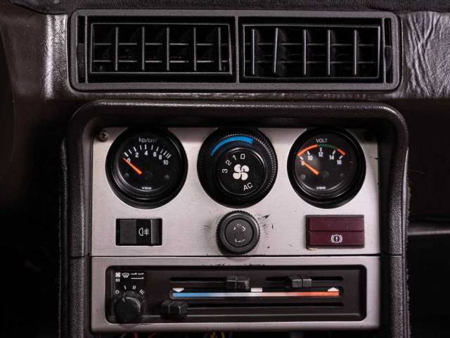 Porsche 944