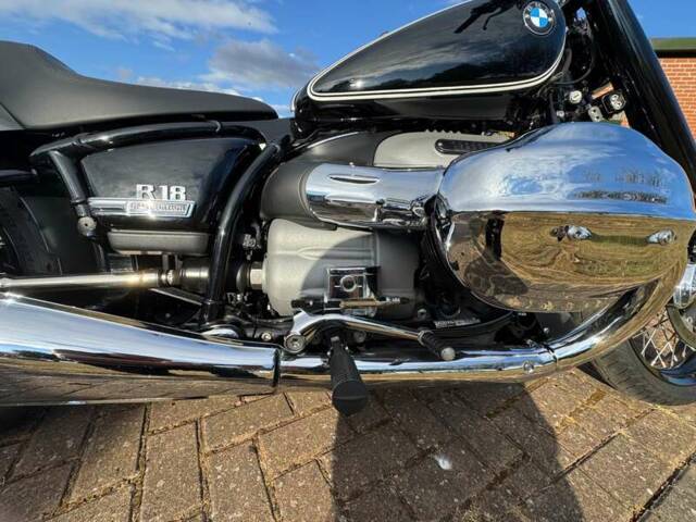 BMW R 18