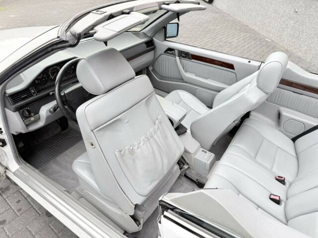 Mercedes-Benz E 320