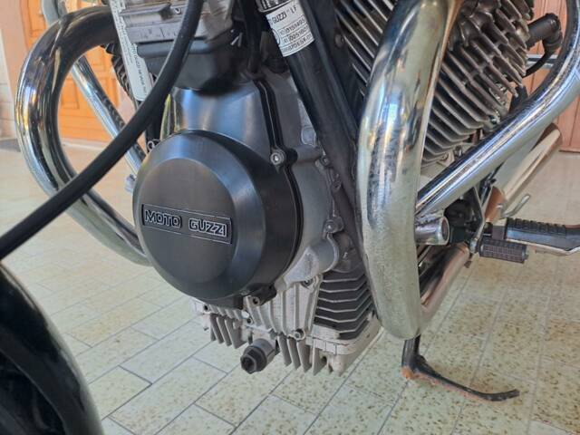 Moto Guzzi Nevada 750