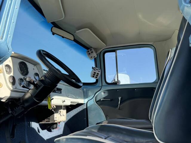Dodge D 100