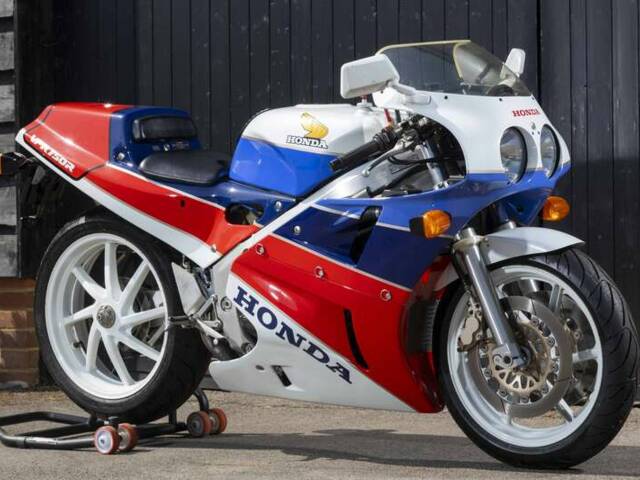 Honda VFR 750R RC 30