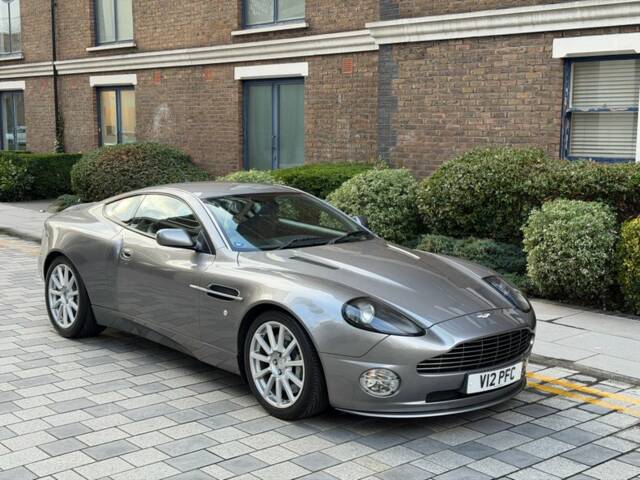 Aston Martin V12 Vanquish S