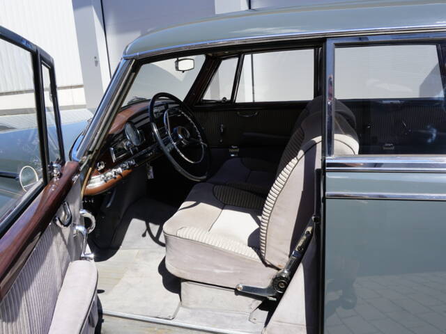 Mercedes-Benz 300 d