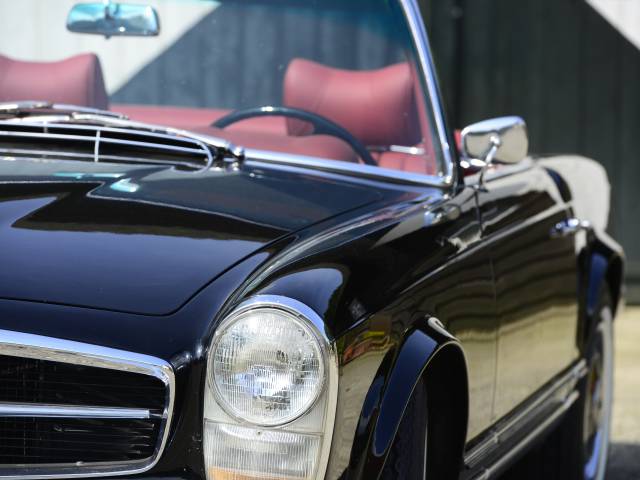 Mercedes-Benz 230 SL