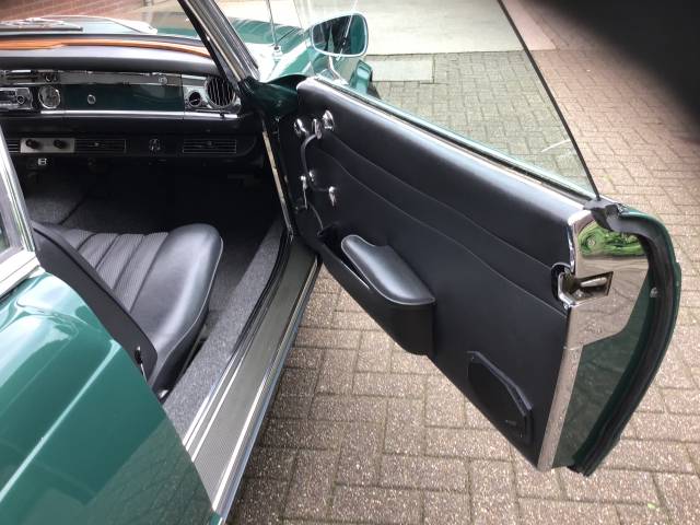 Mercedes-Benz 230 SL