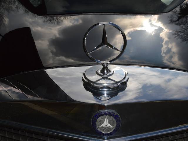 Mercedes-Benz 600