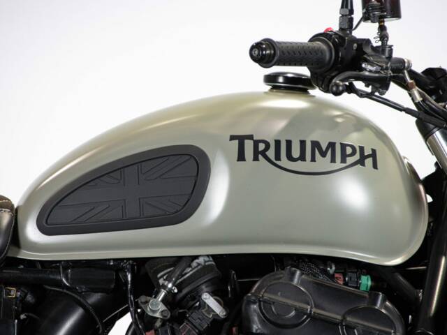 Triumph Trident 900