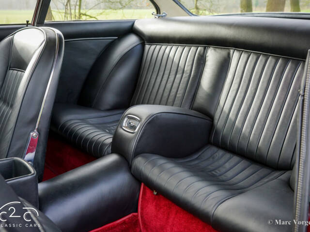 Ferrari 330 GT 2+2