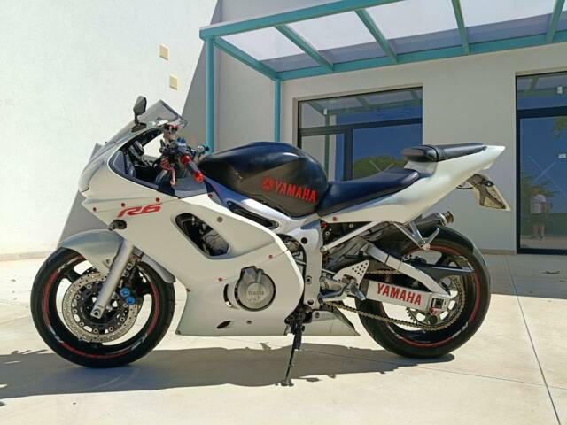 Yamaha YZF 600 R6