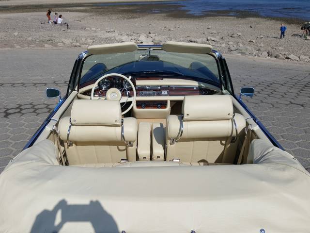 Mercedes-Benz 300 SE