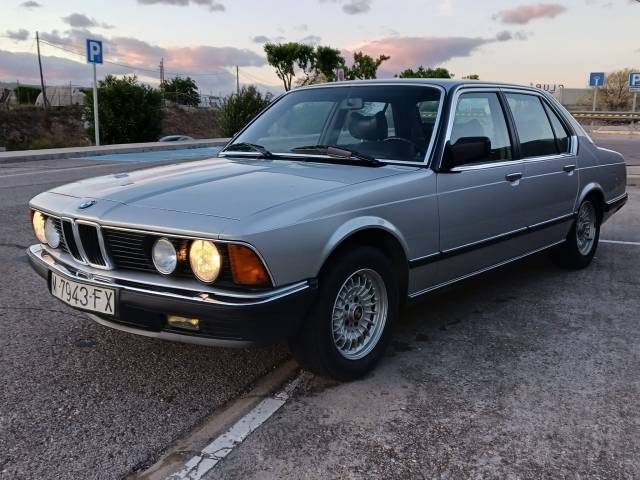 BMW 745i