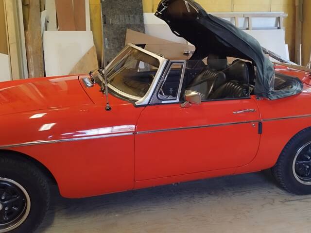 Image 1/6 of MG MGB (1977)